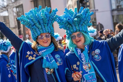 Rose Monday parade in Düsseldorf, groups of carnival societies and other participants in the street