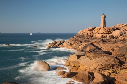 Lighthouse Mean Ruz at Ploumanac'h, Côtes d'Armor in the last evening light