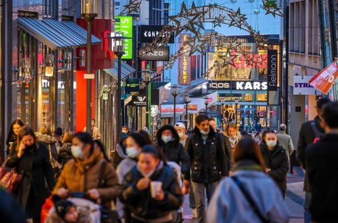 Essen, North Rhine-Westphalia, Germany - 2G Shopping in Essen city centre during the coronavirus