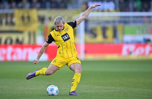 Julian Ryerson Borussia Dortmund BVB (26) Action on the ball Voith-Arena, Heidenheim,