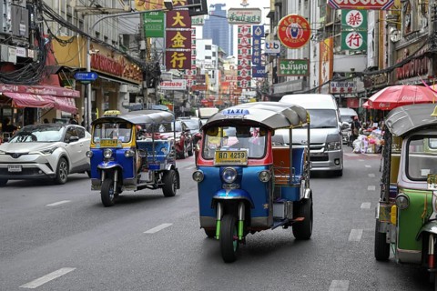Street scene on Yaowarat Road, China Town, Chinese neighbourhood, Sampheng, Bangkok, Thailand, Asia