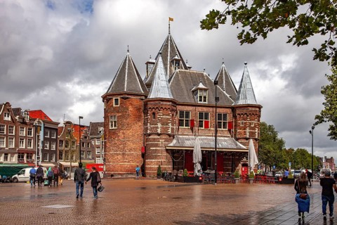 Nieuwe Markt with scales in the Dutch capital Amsterdam, North Holland, Netherlands
