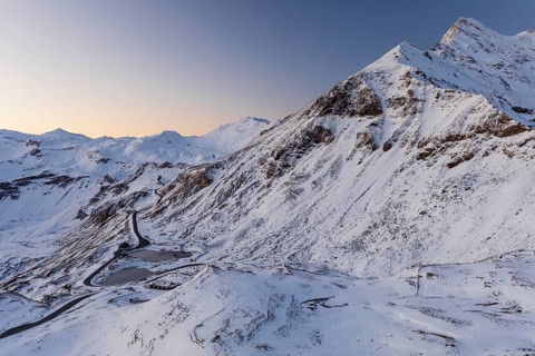 View from the Hochtor on the Grossglockner High Alpine Road to the surrounding mountains