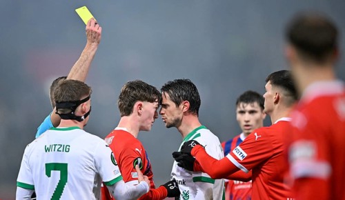 Paul Wanner 1. FC Heidenheim 1846 FCH (10) and Jordi Quintilla FC St. Gallen (08) clash Referee