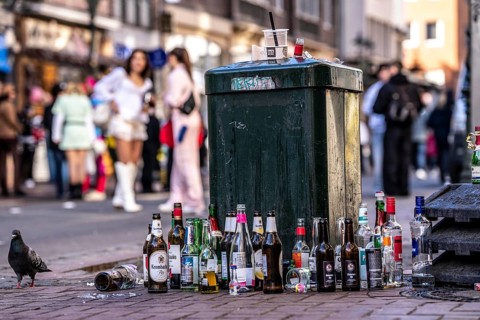 Rose Monday carnival parade in Düsseldorf, old town, empty bottles, various alcoholic beverages, at