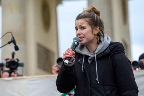 Luisa Neubauer speaks at the Fridays for Future climate strike. Brandenburg Tor, Berlin, 14