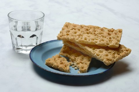Crispbread on a plate and glass of water