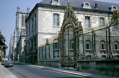 Hôtel Dieu Le Comte, gilded Louis XV Tor tor, Troyes, France 1976