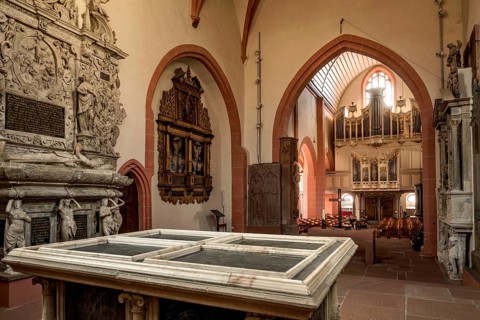 Protestant town church of the late Gothic period, high tomb, tumba for George II of Erbach,