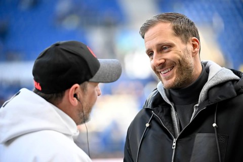 Coach Steffen Baumgart 1. FC Union Berlin FCU Portrait in conversation Discussion with goalkeeper