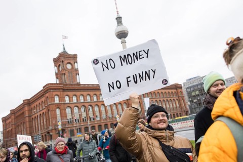 Sign No Money, No Funny in front of the Rotes Rathaus at the #unkürzbar! Demonstration against the