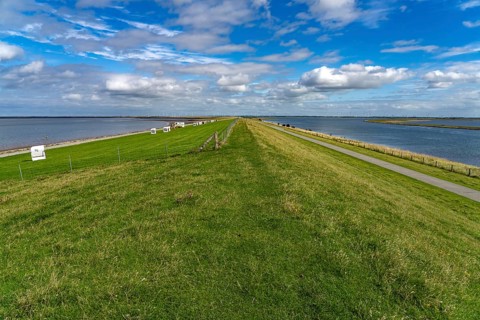 Dyke on the Nordstrand peninsula, Nordfriesland district, Schleswig-Holstein, Germany, Europe