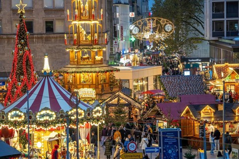 Pre-Christmas season, Christmas market in the city centre of Essen, Willy-Brandt-Platz, pedestrian