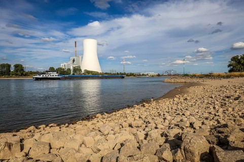 Rheinberg, Duisburg, North Rhine-Westphalia, Germany, Dry, stony riverbed in the Rhine with STEAG