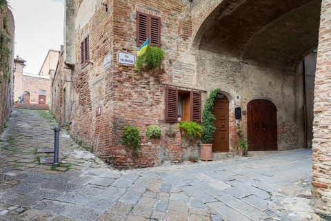 In the medieval old town centre of Certaldo, Tuscany, Italy, Europe