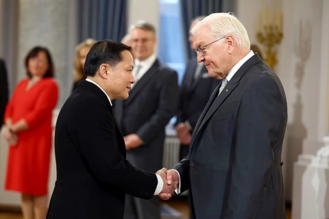 Mayboua Xayavong Laos is received by Frank-Walter Steinmeier (President of the Federal Republic of