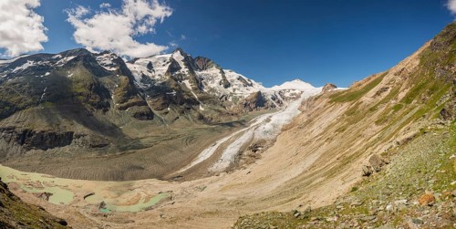 View from the Kaiser Franz-Josef Höhe on the Grossglockner High Alpine Road to the Pasterze glacier
