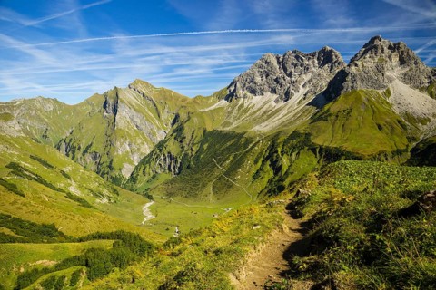 Valley basin with Käseralpe, Oytal near Oberstdorf, behind Himmelhorn, 2111m, Schneck, 2259m and