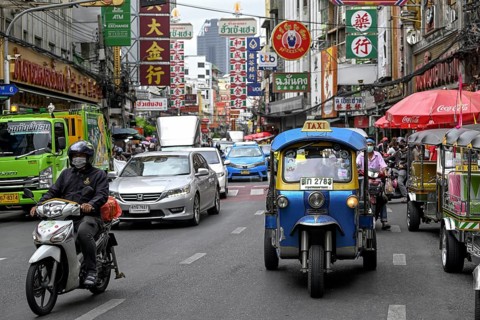 Street scene on Yaowarat Road, China Town, Chinese neighbourhood, Sampheng, Bangkok, Thailand, Asia