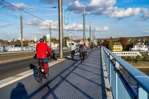 Traffic on the Kennedy Bridge, middle of the 3 Rhine bridges in Bonn, connects the centre of Bonn