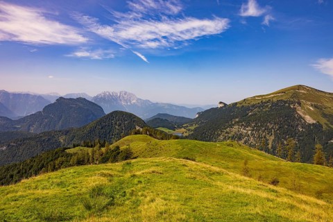 At the summit of Alpbichl with a view of Trattberg and Seewaldsee, Osterhorngruppe, Salzkammergut,