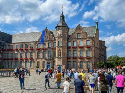 Düsseldorf, North Rhine-Westphalia, Germany, City Hall, Old Town on Sunday, many people visit the