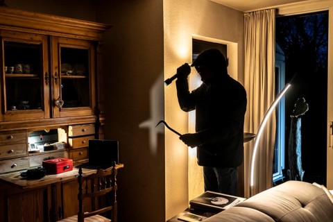 Symbolic image of a burglary, perpetrator has broken into a flat from the garden side and is