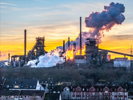 Blast furnaces Schwelgern 1 and 2, residential buildings in Duisburg-Marxloh, extinguishing cloud