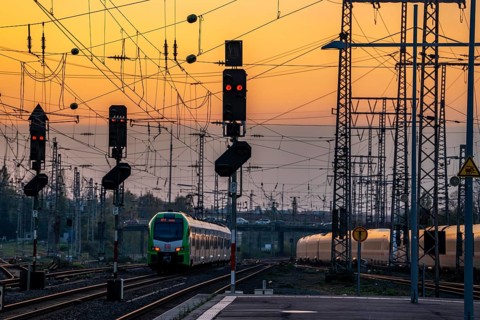 Regional-Express, RE49 Wupper-Lippe-Express, leaving the main station of Essen, dusk, North
