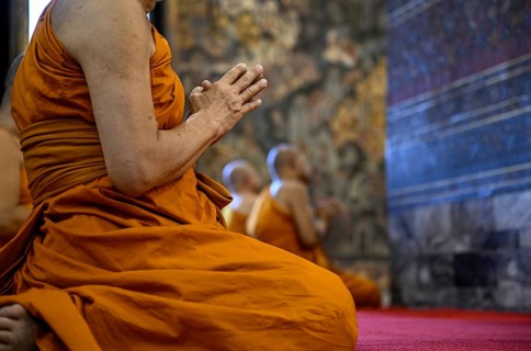 Buddhist monks at prayer, Wat Pho, Temple of the Reclining Buddha, Bangkok, Thailand, Asia
