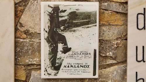 Historical black and white photo on a memorial plaque, attached to a wall, visit of the Federal