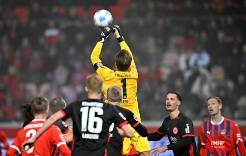 Penalty area scene, goal area scene Goalkeeper Kevin Trapp Eintracht Frankfurt SGE (01) Action
