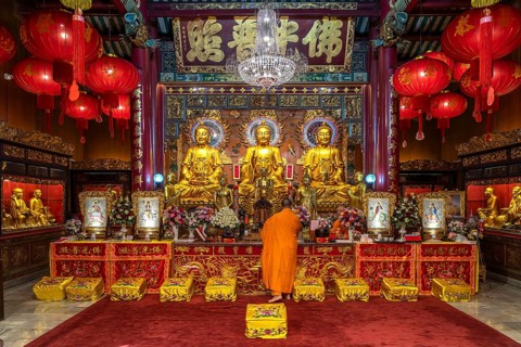 Buddha statues in the Chinese Buddhist temple Wat Mangkon Kamalawat in Chinatown, Bangkok,