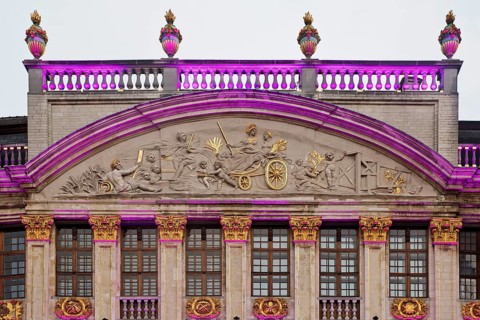 The illuminated gable of the guildhall Le Moulin à Vent and Pot d'Étain in the evening,