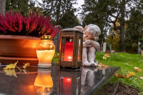 All Saints' Day at the Prague Cemetery in Stuttgart. Catholics commemorate their deceased relatives