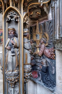 Donor figures with inscription plaque on the sacrament house in the late Gothic hall church of St