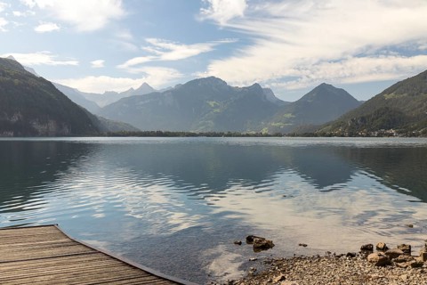 Lake Walen with jetty and mountain panorama in the west, Betlis bathing beach, Weesen, St. Gallen,