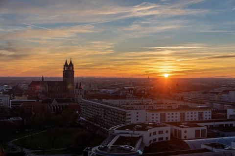 Magdeburg Cathedral at sunset, to the right Hundertwasserhaus, in front of it Kloster Unser Lieben