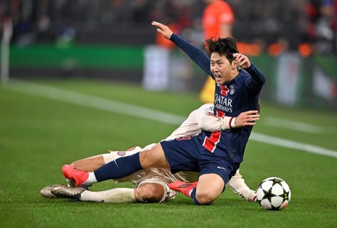 tackle, action, foul, Leon Goretzka FC Bayern München FCB (08) v Kang-in Lee FC Paris Saint-Germain