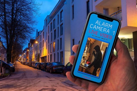 Symbolic image of burglary, burglary video app, shows the live image from a flat while a burglar is