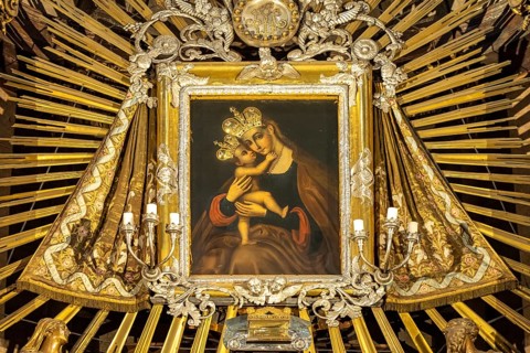 Image of the Virgin Mary on the altar of the baroque parish church Mariahilfer Kirche in Vienna,