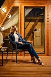 Young woman escaped the hustle and bustle of daily life and retreating to a cozy log cabin