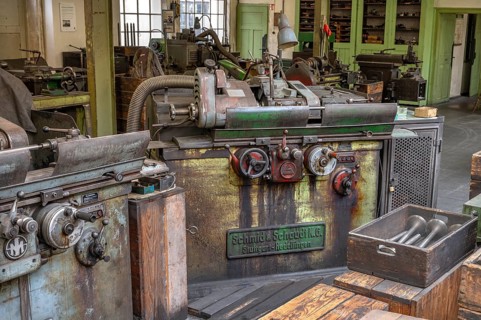 Workbench in the production hall of engine valves, formerly Dietz & Pfriem valve factory, today