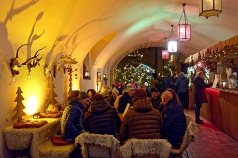 Town hall, vault, restaurant, cosy, visitors sit together, illuminated, lights, Advent season,