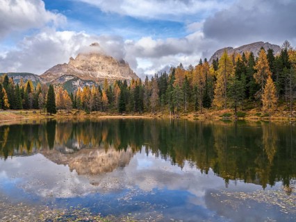 Autumn at Lago d'Antorno, Three Peaks, tre Cime, larches, reflection, Dolomites, South Tyrol