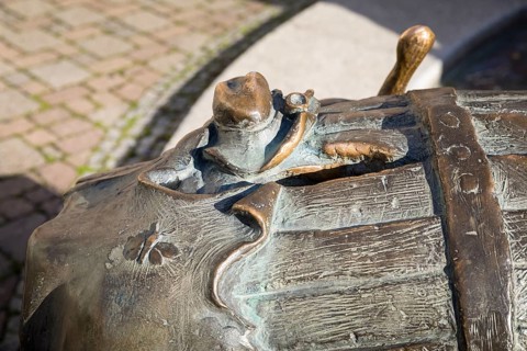 Detail on the boot fountain on the Niedermarkt, Döbeln, Saxony, Germany, Europe