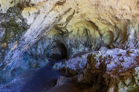 The Klausenhöhle is a natural karst cave near the Lower Bavarian market town of Essing in the