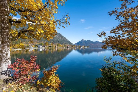 Aspect view over the lake to the village Walchensee, Walchensee with Jochberg, lake with