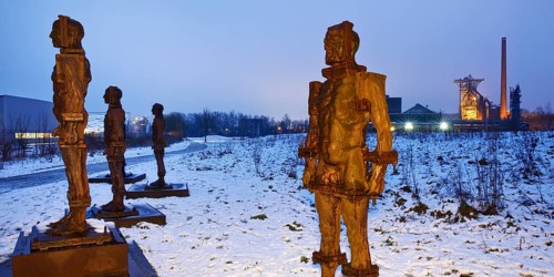 People made of iron, multi-part iron sculpture by Zbigniew Fraczkiewicz in front of the