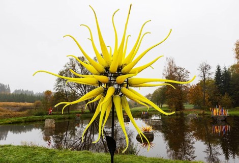 Glass art objects in the glass show garden of the Andreas Apfelthaler glassworks, Alt Nagelberg,